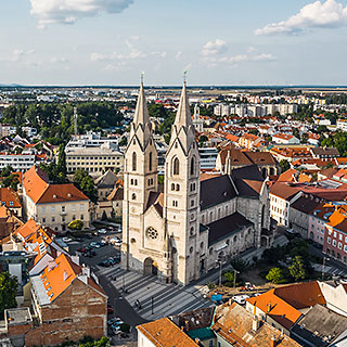 www.meineinnenstadt-wn.at bietet aktuelle Öffnungszeiten, Angebote usw.